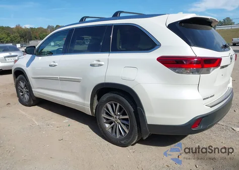 2017 Toyota Highlander Xle z USA, uszkodzony, nr VIN 5TDJZRFH1HS458893